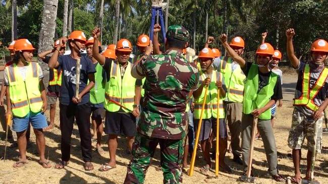 Lombok locals being taught how to use equipment that will help them rebuild communities.