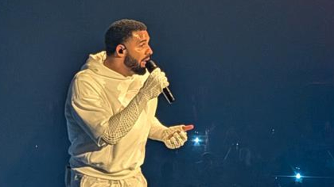 Drake takes swipe at Lamar during Melbourne show