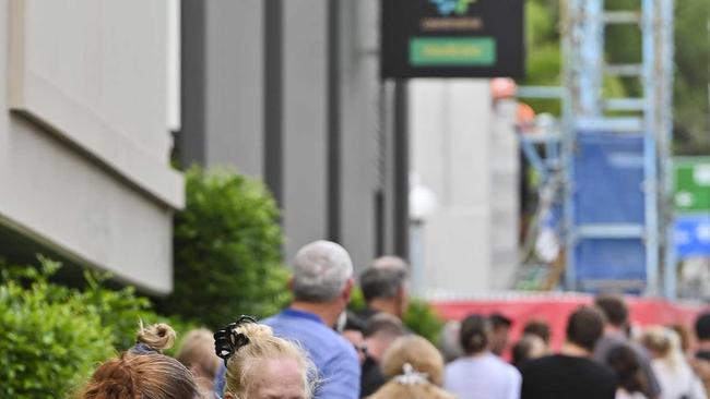 Line up at Ipswich Centrelink. Picture: Cordell Richardson