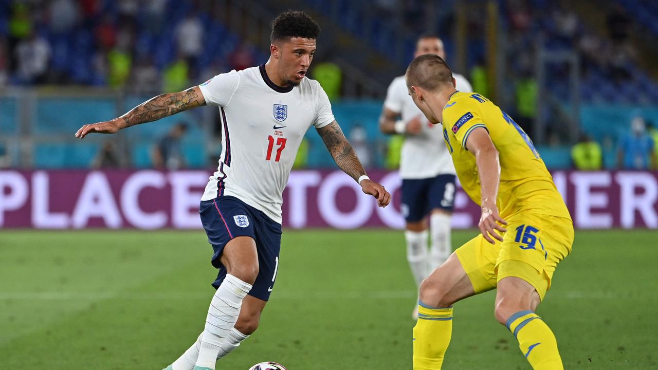 L'attaccante inglese Jadon Sancho (a sinistra) nei quarti di finale di UEFA Euro 2020.