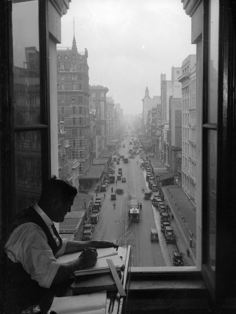 Elizabeth Street looking north around 1912. The building on the left with the spikes on its roof is the Austral Building.