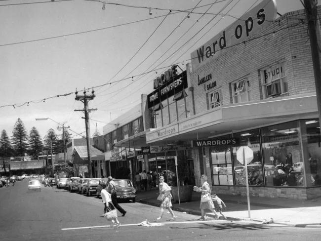 Wardrop’s men’s retailer dominated the corner of Thompson St in February 1968. Picture: HWT Library