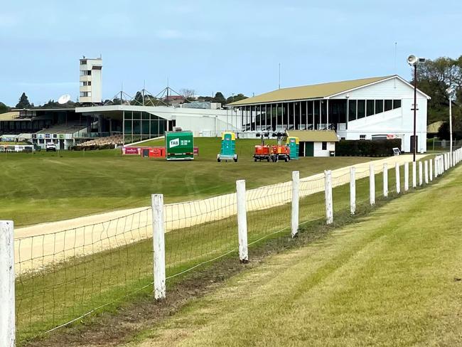 60 slabs of beer stolen from racecourse