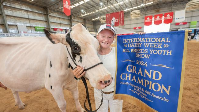 Shae Tweddle from Glencoe with Benlargo Alligator Dingall won the All-Breeds Youth Show Grand Champion at the International Dairy Week. Picture: Rob Leeson