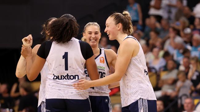 Geelong United guard Jaz Shelley (middle). Picture: Kelly Defina/Getty Images