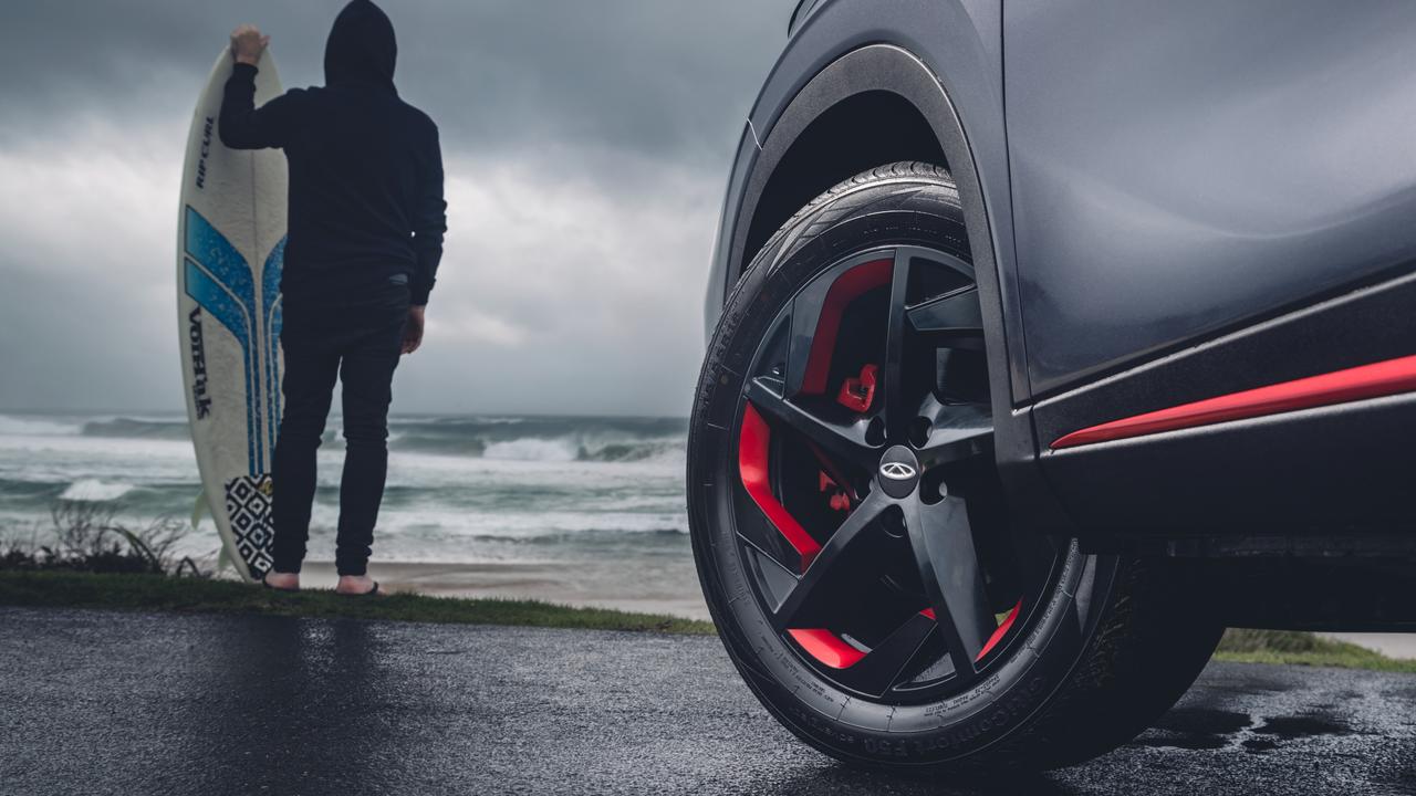 The Omoda 5 rides on 18-inch alloy wheels.