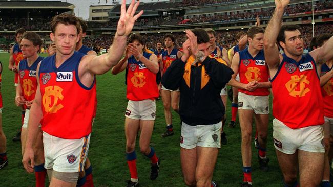 Fitzroy players thank the crowd after their last game in Melbourne.