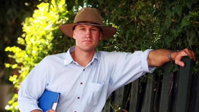 Ex-Crows star Nigel Smart bring major star power to the 2006 state election contest in the seat of Norwood.