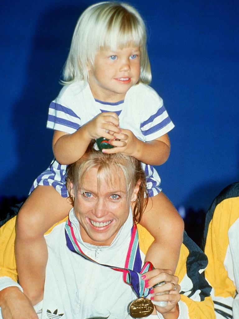 Lisa with Jaimi after she won gold in the 100m butterfly at the 1990 Commonwealth Games. Picture: Getty Images