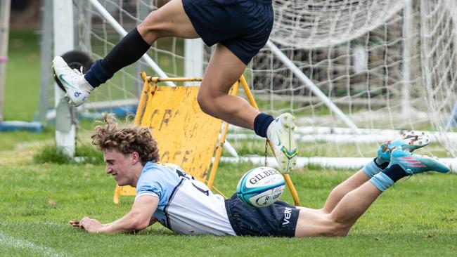 Charlie Poynton scoring in the National U16 rugby championship