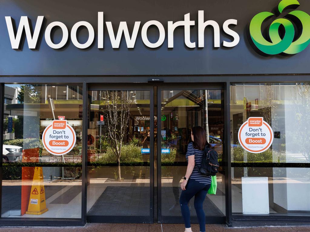 Woolworths has ended its price program, but says it is cutting prices on summer staples. Picture: NCA NewsWire / David Swift