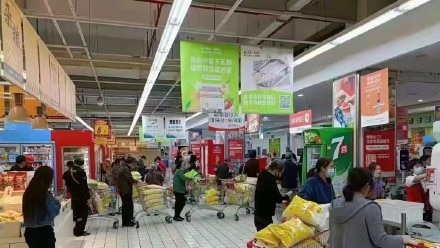 A social media post of a crowded supermarket in China.