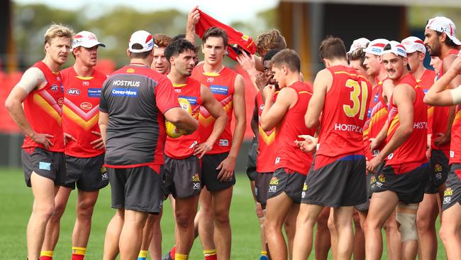 Coach Stuart Dew talks to players at training last season. (Photo by Chris Hyde/Getty Images)