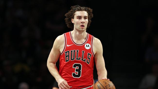 NEW YORK, NEW YORK - NOVEMBER 01: Josh Giddey #3 of the Chicago Bulls dribbles during the first half against the Brooklyn Nets at Barclays Center on November 01, 2024 in the Brooklyn borough of New York City. NOTE TO USER: User expressly acknowledges and agrees that, by downloading and or using this photograph, User is consenting to the terms and conditions of the Getty Images License Agreement. Sarah Stier/Getty Images/AFP (Photo by Sarah Stier / GETTY IMAGES NORTH AMERICA / Getty Images via AFP)