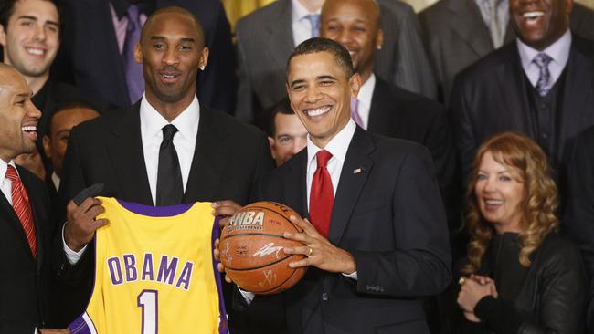 US President Barack Obama with Los Angeles Lakers NBA guard Kobe Bryant with fellow Lakers players and luminaries in 2013.