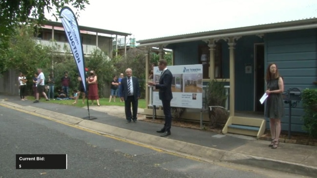 Replay: Brisbane house auctions - 37a Baynes St, Highgate Hill