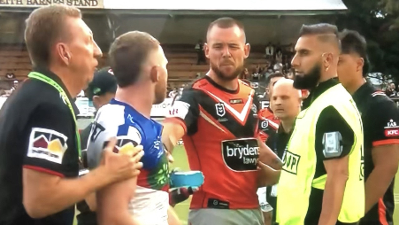 David Klemmer and Jackson Hastings had to be separated. Pic: Fox League