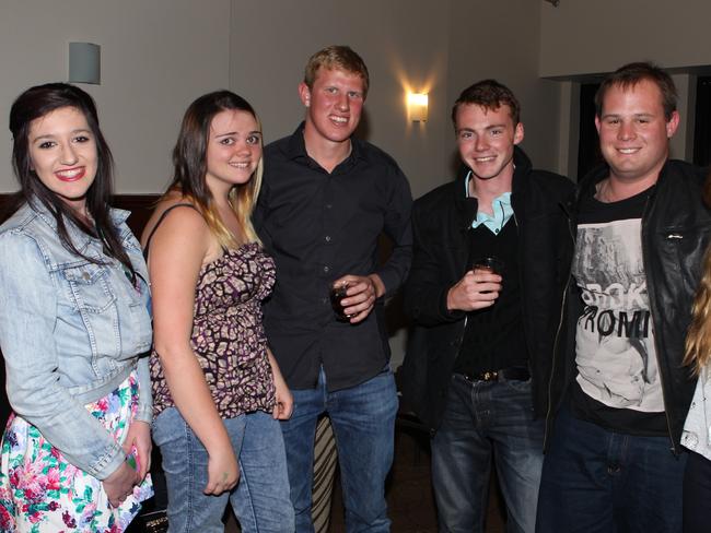 Nitelife- Out and About: Brittany Mitchell, Kirsty Groombridge, Nathan Nichols, Ben Blades, Rob Gilmour and Nicole Matthews at the Gladstone Hotel. Photo Allan Scurr / The Chronicle