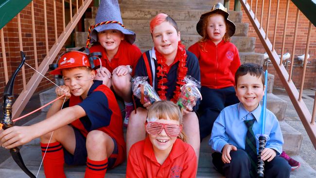 Murray Farm students Leo Turco 10, Olivia Jefferies 8, Gerred Sherwood 11, Cara Turco 8 Caitlin Jefferies 5 and Declan Sherwood 6 celebrating the return of the Murray Farm Cracker Carnival. (AAP IMAGE / Angelo Velardo)