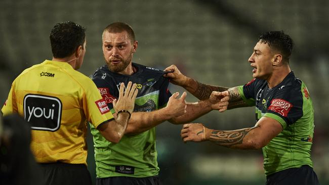 Elliott Whitehead (C) queries a call with the touch judge during the round two NRL match between the Cronulla Sharks and the Canberra Raiders at Netstrata Jubilee Stadium. Picture: Brett Hemmings/Getty Images