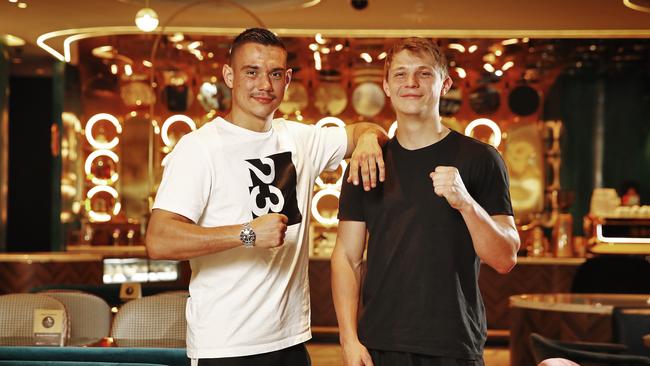 18/11/21 - WEEKEND TELEGRAPH SPECIAL. MUST TALK WITH PIC EDITOR JEFF DARMANIN BEFORE PUBLISHING **** STRICT EMBARGO ON IMAGES **** World rated boxer Tim Tszyu (left) pictured with his younger brother Nikita Tszyu who will follow in his footsteps and turn professional next year. Picture: Sam Ruttyn