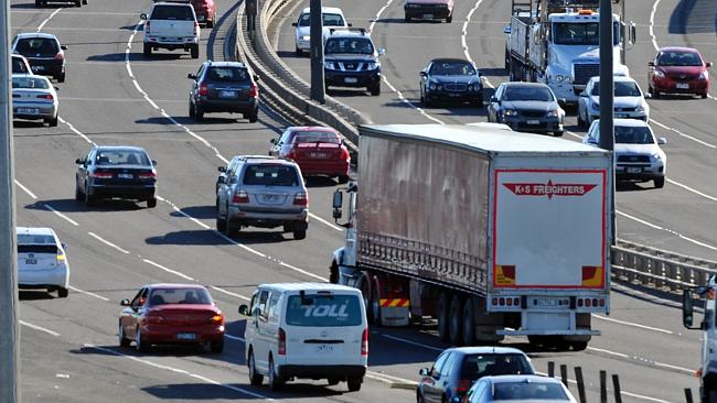  Traffic conditions leading onto the West Gate bridge 