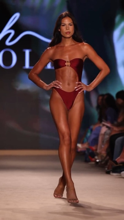 Aussie transgender model stuns at Miami Swim Week