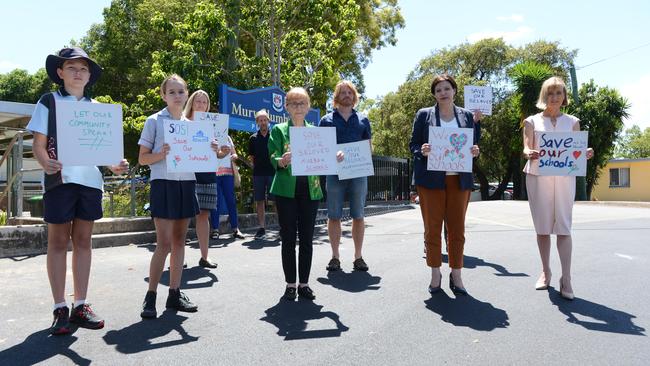 NSW Labor leader Jodi McKay, state Lismore MP Janelle Saffin and federal Richmond MP Justine Elliot with members of the school community at Murwillumbah East Public School, opposing the state government's plans to merge four schools into one.