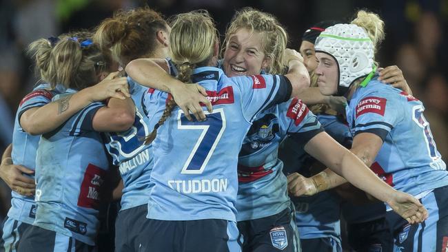 NSW Blues celebrate their State-of-Origin victory. (AAP Image/Craig Golding) NO ARCHIVING, EDITORIAL USE ONLY