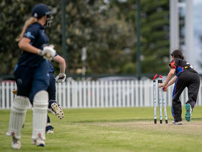 Ella Yates runs out Lily Crabbe to win the grand final. Picture: Julian Andrews