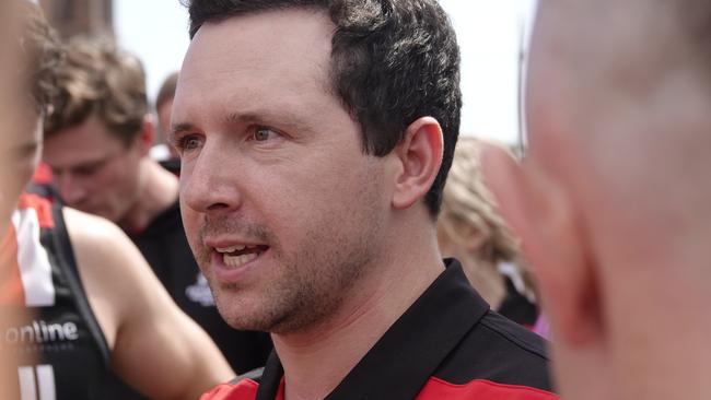 Jackson Kornberg addressing Frankston’s players last season. Picture: Valeriu Campan