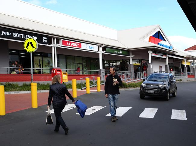 New Town Kmart  disrupted  for  an  hour after  a  bomb  hoax