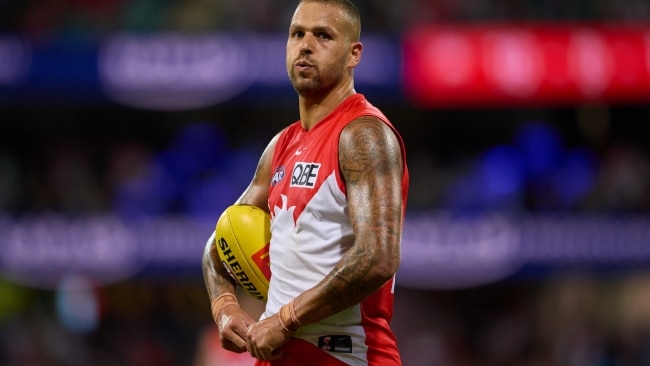 Lance Franklin lines up to kick his 1,000th goal during the round two AFL match between the Sydney Swans and the Geelong Cats on Friday. Picture: Brett Hemmings/AFL Photos/via Getty Images