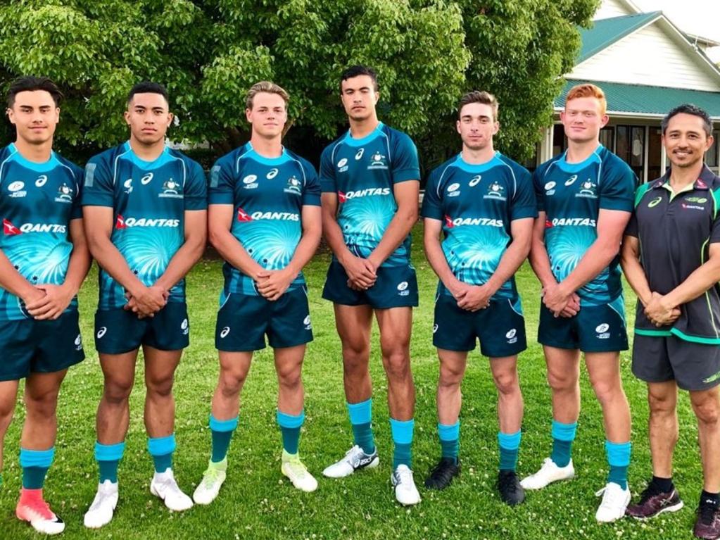 (L-R) Kaeo Weekes, Tolu Koula, Jack Walsh, Joseph Suaalii, Liam Dalibozek, Tane Edmed and Coach Expo Meija from the Australian Youth team ahead of the World Schools 7s Tournament in 2018. Picture: Twitter