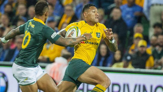 Israel Folau makes a break.