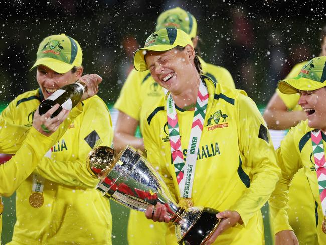 CHRISTCHURCH, NEW ZEALAND - APRIL 03: Meg Lanning (C) of Australia celebrates with teammates and the trophy after winning the 2022 ICC Women's Cricket World Cup Final match between Australia and England at Hagley Oval on April 03, 2022 in Christchurch, New Zealand. (Photo by Peter Meecham/Getty Images)