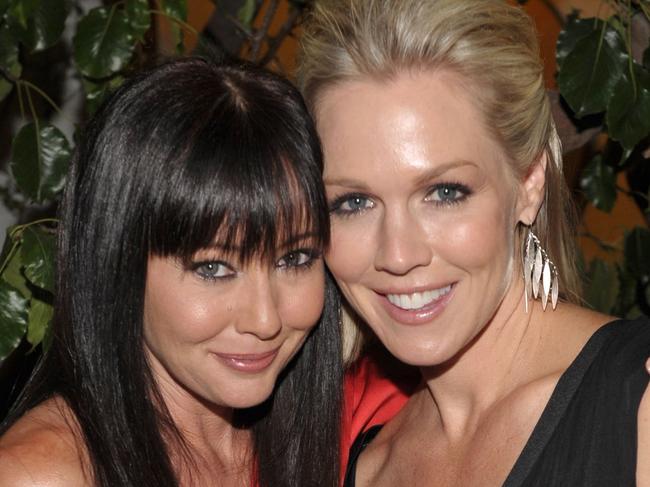 (EXCLUSIVE, Premium Rates Apply) WEST HOLLYWOOD, CA - SEPTEMBER 17: **EXCLUSIVE** Actresses Shannen Doherty adn Jennie Garth attend the Entertainment Weekly and Women in Film pre-Emmy Party presented by Maybelline Colorsensational held at Restaurant at The Sunset Marquis Hotel on September 17, 2009 in West Hollywood, California. (Photo by John Shearer/WireImage)