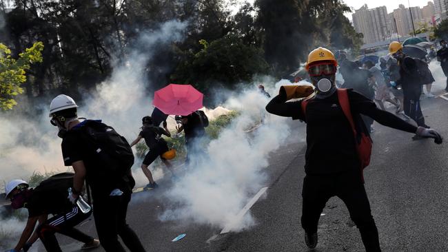 Protesters hurl objects at the police during a demonstration in support of the city-wide strike and to call for democratic reforms at Tai Po residential area in Hong Kong, China, August 5, 2019. REUTERS/Tyrone Siu - RC1120058BA0