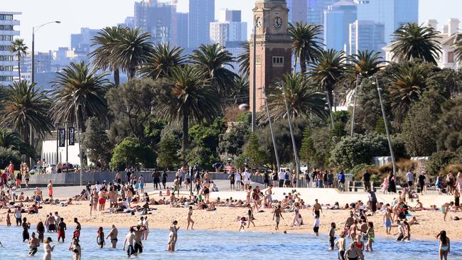 Melburnians will enjoy the warmer weekend ahead. Picture: Alex Coppel.