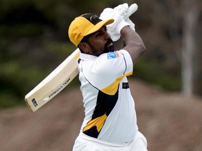 Dilan Chandima in action for Sunbury United.