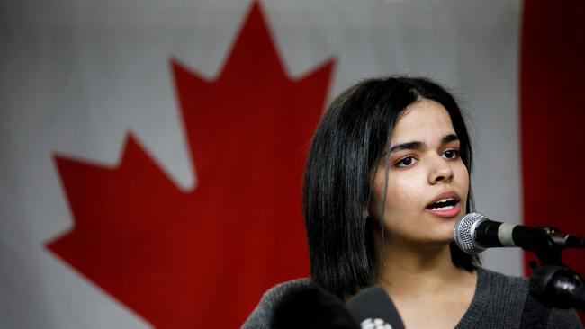 Rahaf Mohammed, 18, addresses a press conference in Toronto at the offices of COSTI, a refugee resettling agency, on January 15, 2019. - Prime Minister Justin Trudeau notched himself a political win ahead of Canadian legislative elections by granting asylum to the teenage Saudi girl fleeing her parents, experts here say. Trudeau sent Foreign Minister Chrystia Freeland to greet 18-year-old Rahaf Mohammed al-Qunun as the young woman landed in Toronto on January 12, 2019. (Photo by Cole BURSTON / AFP)