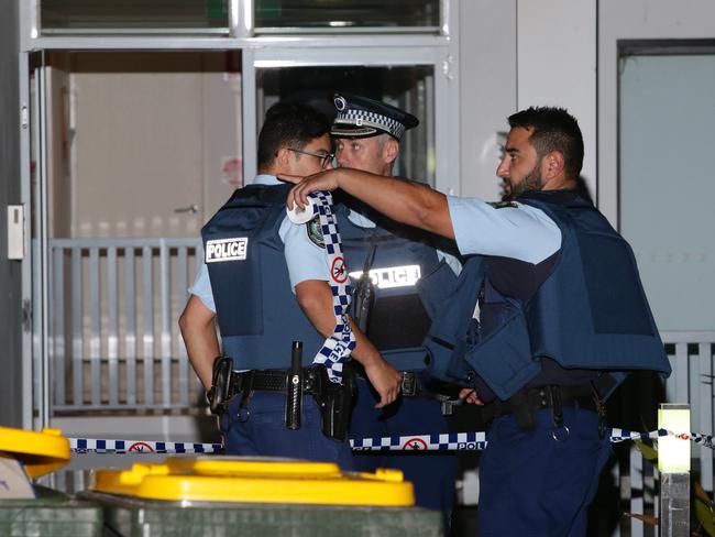 A male has been shot dead in a unit on Bennett Street, Mortlake. Picture: Bill Hearne