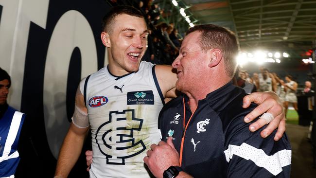 Captain Patrick Cripps and Coach Michael Voss celebrate the 2023 season. Photo by Michael Willson/AFL Photos.