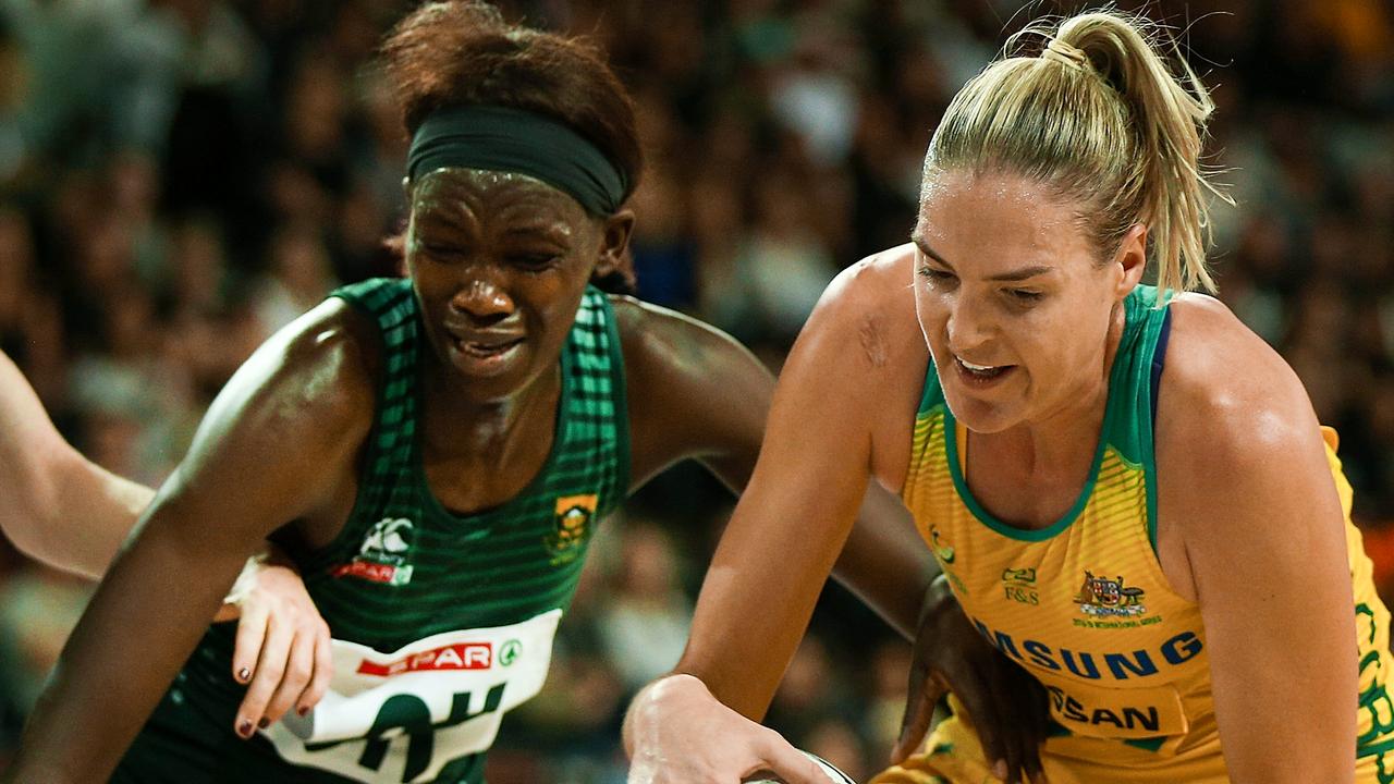 Phumza Maweni of the Proteas challenges Diamonds captain Caitlin Bassett during the Netball Quad Series match between the South African Proteas and the Australian Diamonds at Spark Arena in Auckland, New Zealand, Saturday, September 15, 2018. (AAP Image/David Rowland) NO ARCHIVING, EDITORIAL USE ONLY