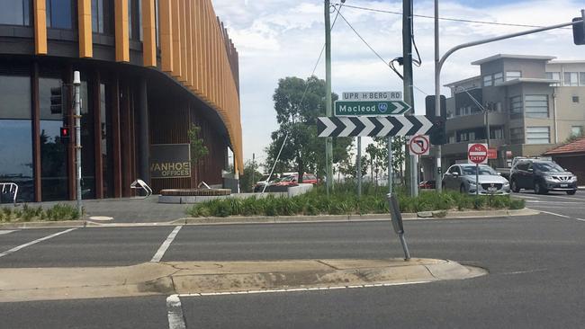 A three-car smash on Upper Heidelberg Rd/Bell St which left a woman dead and four others injured at Heidelberg Heights.