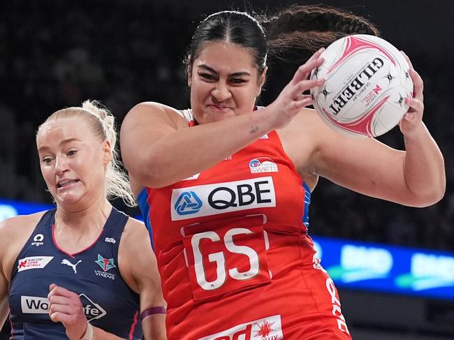 MELBOURNE, AUSTRALIA - JUNE 23: Uneeq Palavi of the Swifts receives the ball under pressure from Jo Weston of the Vixens during the round 11 Super Netball match between Melbourne Vixens and NSW Swifts at John Cain Arena, on June 23, 2024, in Melbourne, Australia. (Photo by Daniel Pockett/Getty Images)