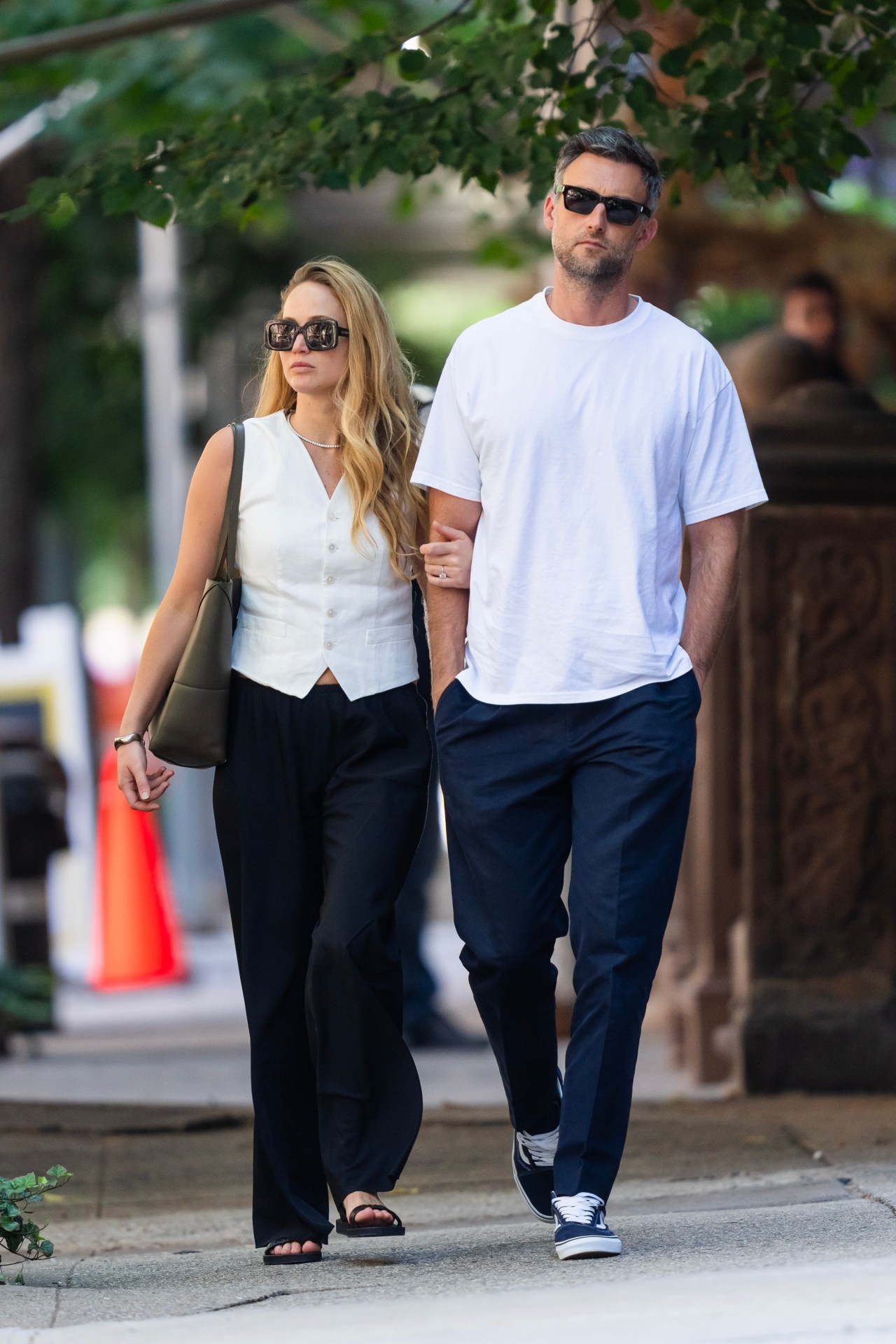 <h3><b>Keep your colours simple</b></h3><p>Lawrence might be more experimental on the <a href="https://www.vogue.com.au/fashion/news/jennifer-lawrence/image-gallery/eb876417235cef7544f2ca8a0a7f5252" target="_blank" rel="noopener">red carpet</a> when it comes to colour, donning crimson Dior gowns and metallic slips, but her off-duty style often adheres to a monochrome palette. Black and white are the pillars of her streetwear, donned in the form of a simple shirt, trouser or jacket. It&rsquo;s not all desaturated, of course. Creams and greys offer a variation on a theme, and every now and then, Lawrence will rely on a blue, khaki or brown&mdash;classic, complementary shades that are equally hard to date.</p>