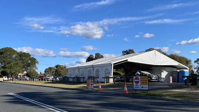 Cars queue at the drive-through testing clinic Brisbane Rd, East Maitland. Picture: Amy Ziniak