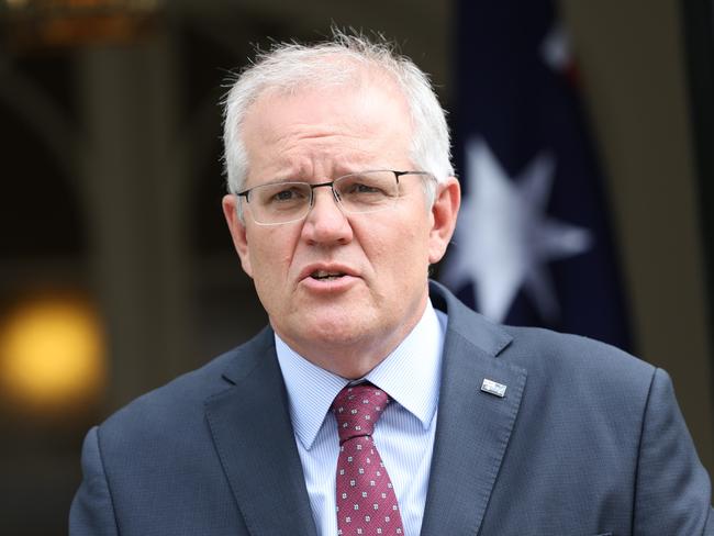 Top doctors have slammed Scott Morrison’s plan to redefine close contact and isolation rules in a bid to achieve a national uniform approach. Picture: NewsWire / Dylan Robinson