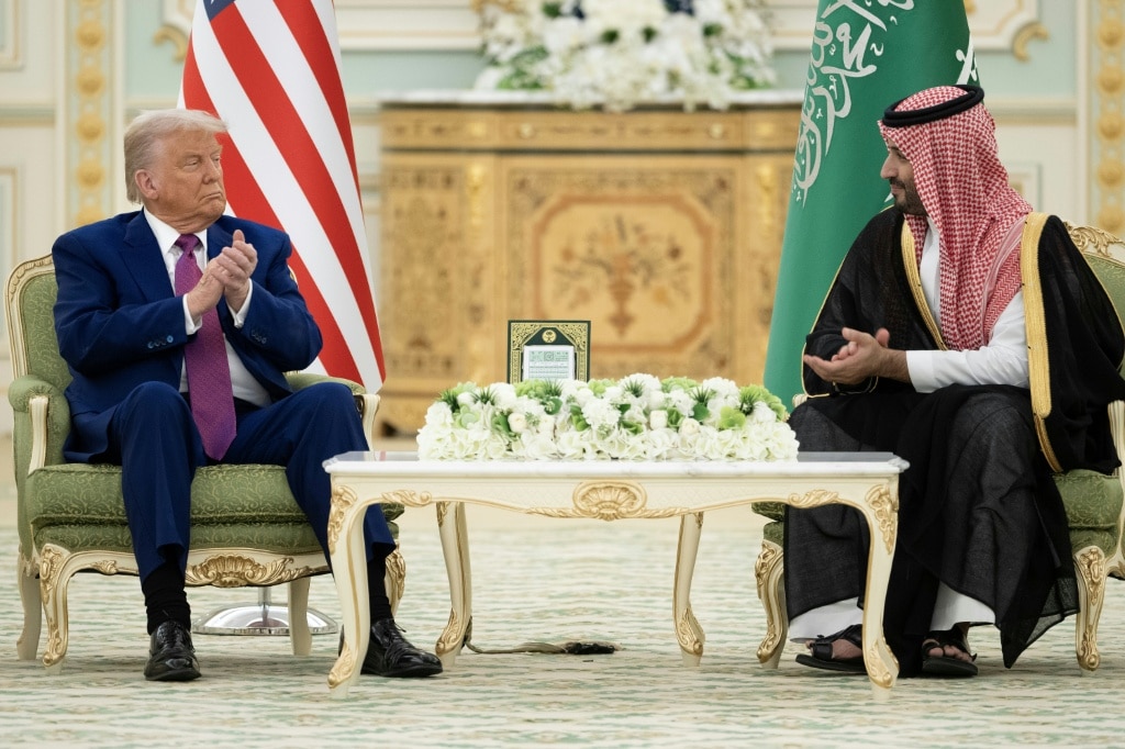 Trump, casting himself as peacemaker, to lift Syria sanctions